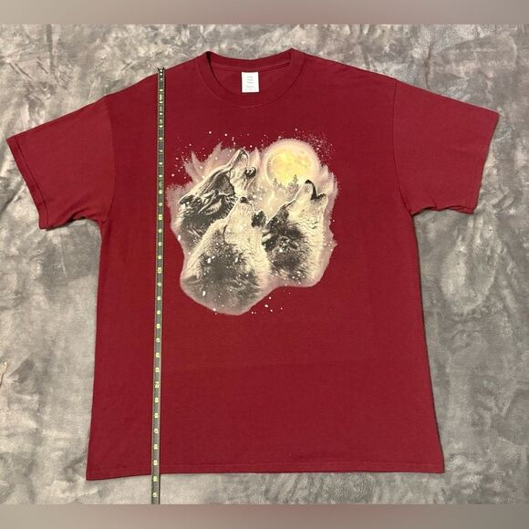 Men’s Red Tee Shirt with Howling Wolfs Print Sz XL - Picture 1 of 5